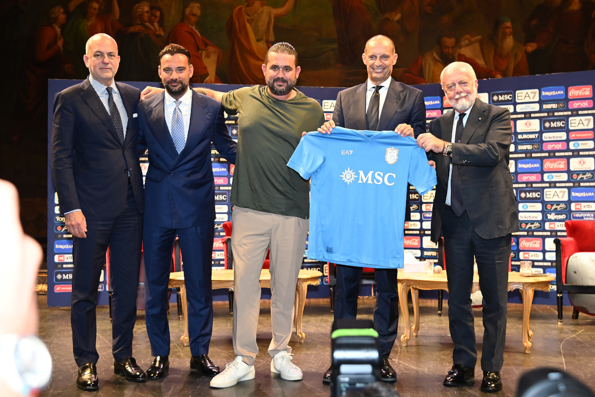 NAPLES, ITALY - JULY 14: Andrea Chiavelli SSC Napoli AD, Giovanni Manna SSC Napoli sports director, Edoardo De Laurentiis SSC Napoli vice president, Massimiliano Allegri new SSC Napoli head coach and Aurelio De Laurentiis SSC Napoli President Massimiliano Allegri is presented as the new SSC Napoli head coach at Teatro di San Carlo on July 14, 2026 in Naples, Italy. (Photo by Francesco Pecoraro/Getty Images)