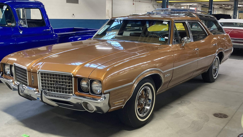 1972 A-body Oldsmobile Vista Cruiser parked indoors, front-left 3/4 view