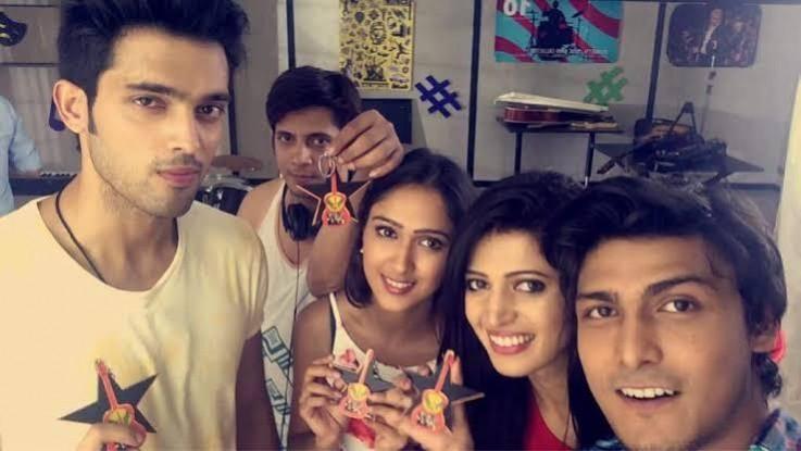 Kaisi Yeh Yaariaan fame Charlie Chauhan marries cricketer Ramandeep Singh in Gurudwara; radiant in red bridal outfit (Wedding Pics Out)
