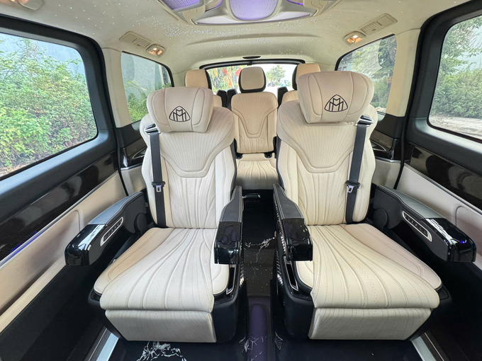The vehicles interior is equipped with modern amenities. Photo courtesy of Hop Nhat Travel