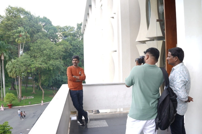 Rahul Sharma, an Indian tourist at the Independence Palace on the afternoon of August 12. Photo: Tuan Anh