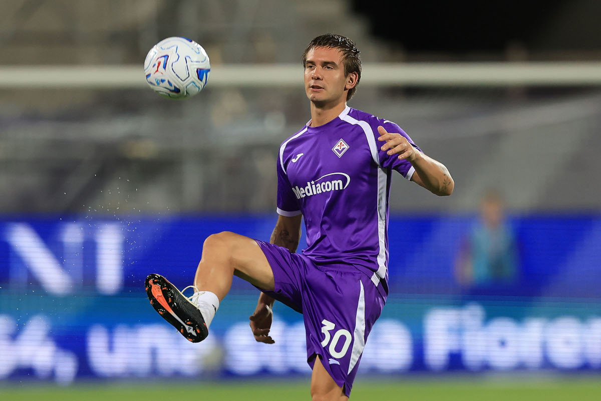 FLORENCE, ITALY - AUGUST 14: Franco Mastantuono of ACF Fiorentina in action during warm-up prior during of the Coppa Italia match between of ACF Fiorentina and Benevento Calcio at Artemio Franchi on August 14, 2026 in Florence, Italy. (Photo by Gabriele Maltinti/Getty Images)