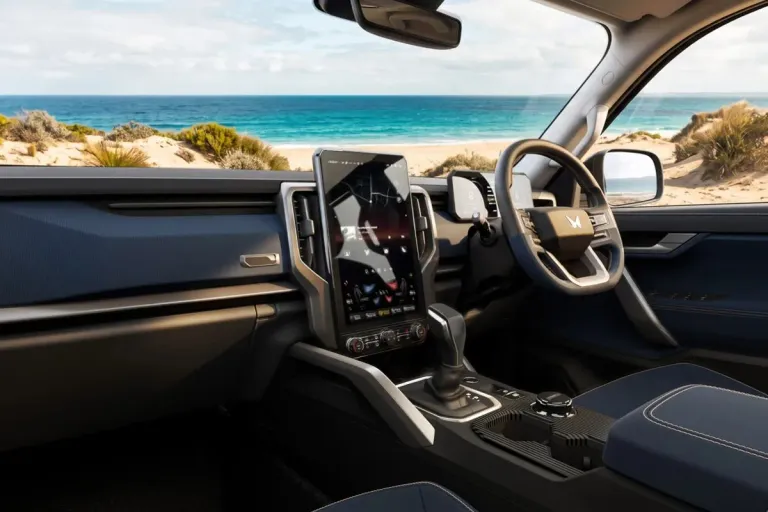 mahindra-lifestyler-pickup-interior