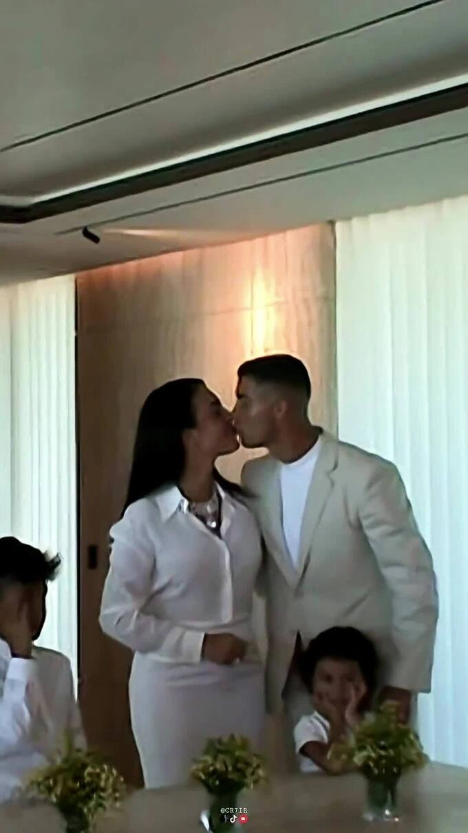 Behind the scenes of Ronaldo's wedding