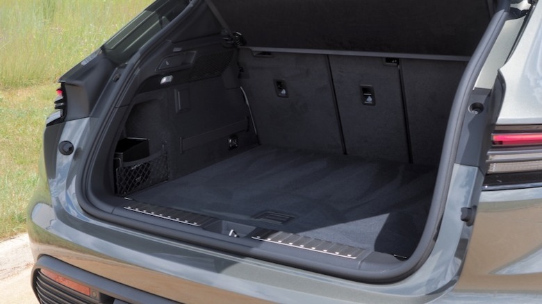 Macan 4S Electric rear trunk open