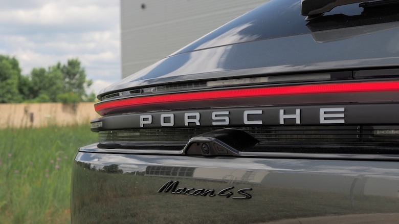 Macan 4S Electric rear detail