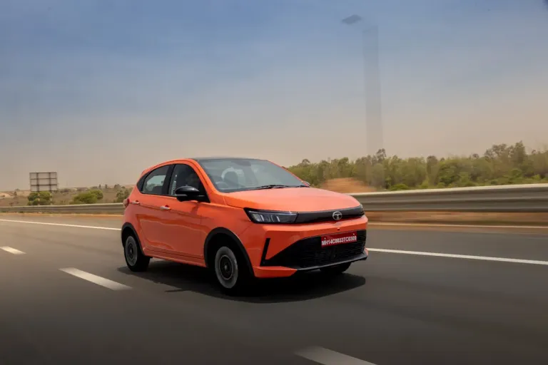 2026 tata tiago petrol manual in motion.jpg 2026 tata tiago petrol manual in motion.jpg