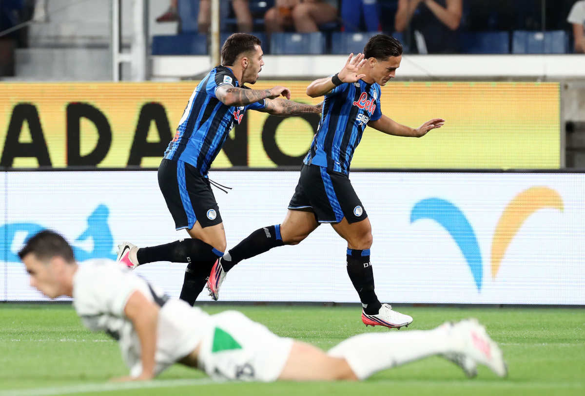 BERGAMO, ITALY - AUGUST 23: Giacomo Raspadori of Atalanta celebrates scoring his team’s first goal during the Serie A match between Atalanta BC and US Sassuolo at Stadio Atleti Azzurri d'Italia on August 23, 2026 in Bergamo, Italy. (Photo by Marco Luzzani/Getty Images)