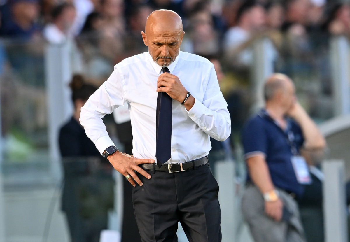 FROSINONE, ITALY - AUGUST 23: Luciano Spalletti head coach of FC Juventus looks dejected during the Serie A match between Frosinone Calcio and Juventus FC at Stadio Benito Stirpe on August 23, 2026 in Frosinone, Italy. (Photo by Giuseppe Bellini/Getty Images)