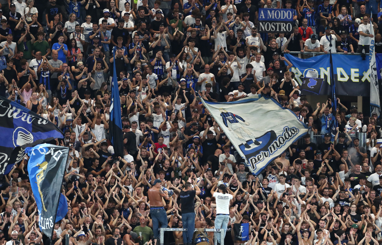 BERGAMO, ITALY - AUGUST 23: The Atalanta BC fans show their support during the Serie A match between Atalanta BC and US Sassuolo at Stadio Atleti Azzurri d'Italia on August 23, 2026 in Bergamo, Italy. (Photo by Marco Luzzani/Getty Images)
