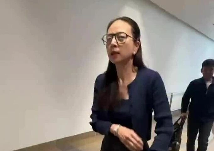Madam Pang arrives in Hanoi