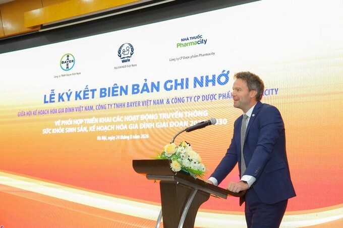 Maximilian Rummert, General Director of Bayer Vietnam, speaks at the signing ceremony. Photo by Le Hoang