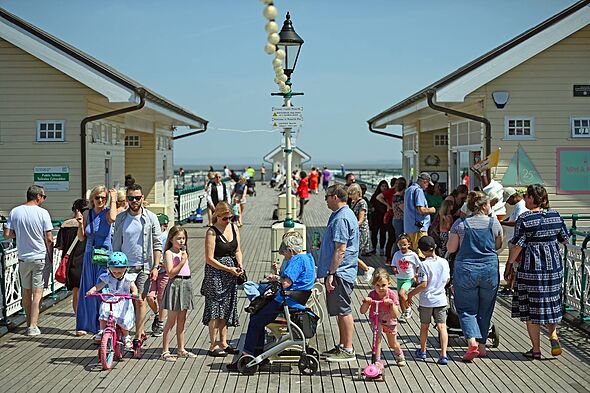 Weather pictures at Penarth, south Wales Weather pictures at Penarth, south Wales