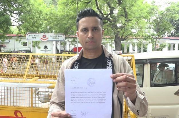 'Didn't take Re 1, prove it and I'll quit social media': Uorfi Javed denies taking Rs 1 lakh from Abhijeet Dipke to support CJP