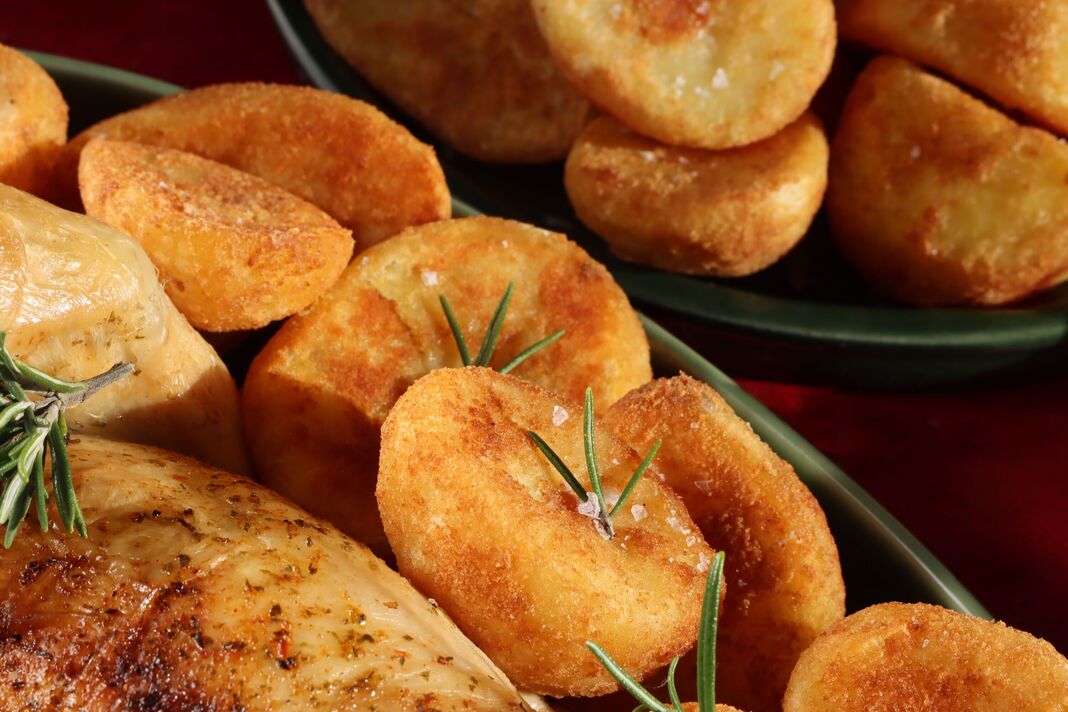 Crispy roast potatoes with rosemary Crispy roast potatoes with rosemary