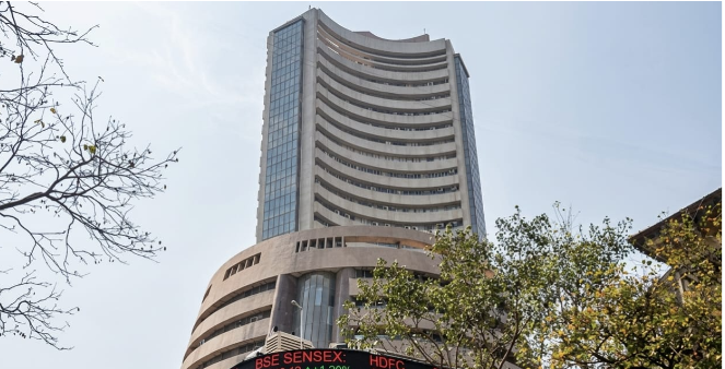 Markets End Third Week in the Red as Global Uncertainty Keeps Investors on Edge
