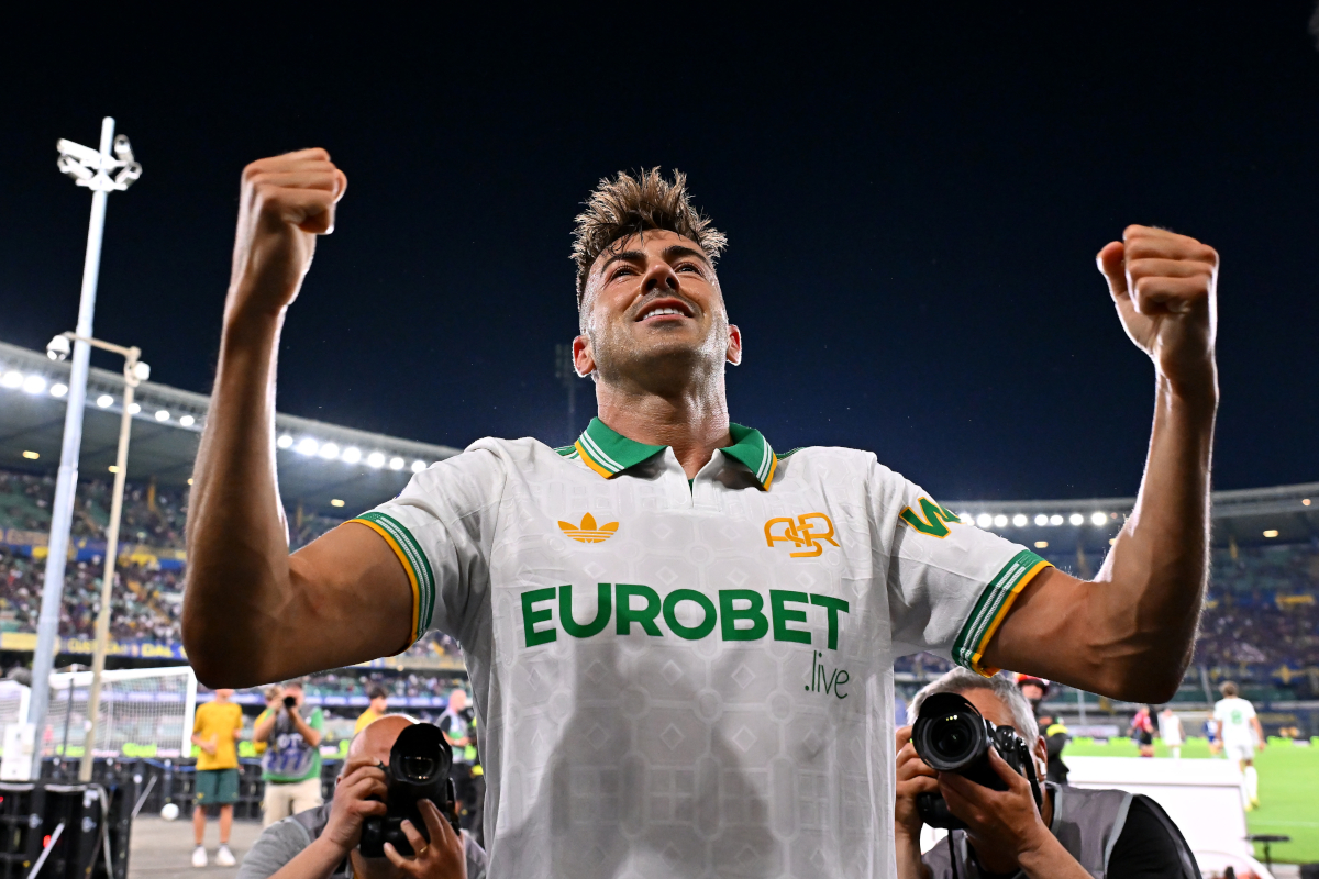 VERONA, ITALY - MAY 24: Stephan El Shaarawy of AS Roma celebrates scoring his team's second goal during the Serie A match between Verona FC and AS Roma at the Stadio Marcantonio Bentegodi on May 24, 2026 in Verona, Italy. (Photo by Alessandro Sabattini/Getty Images)