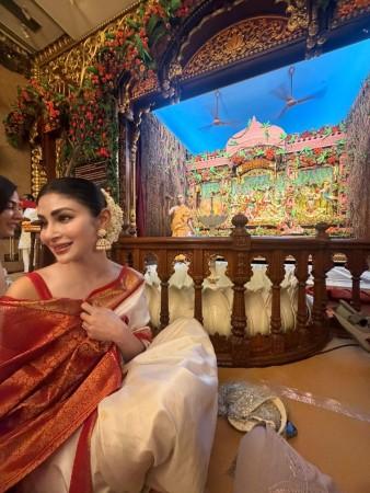 Janmashtami 2026: Mouni Roy performs sacred abhishek to Lord Krishna, meets Gaur Gopal Das