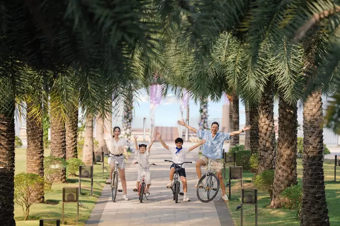 Families spend time together at Izumi City. Photo courtesy of Nam Long