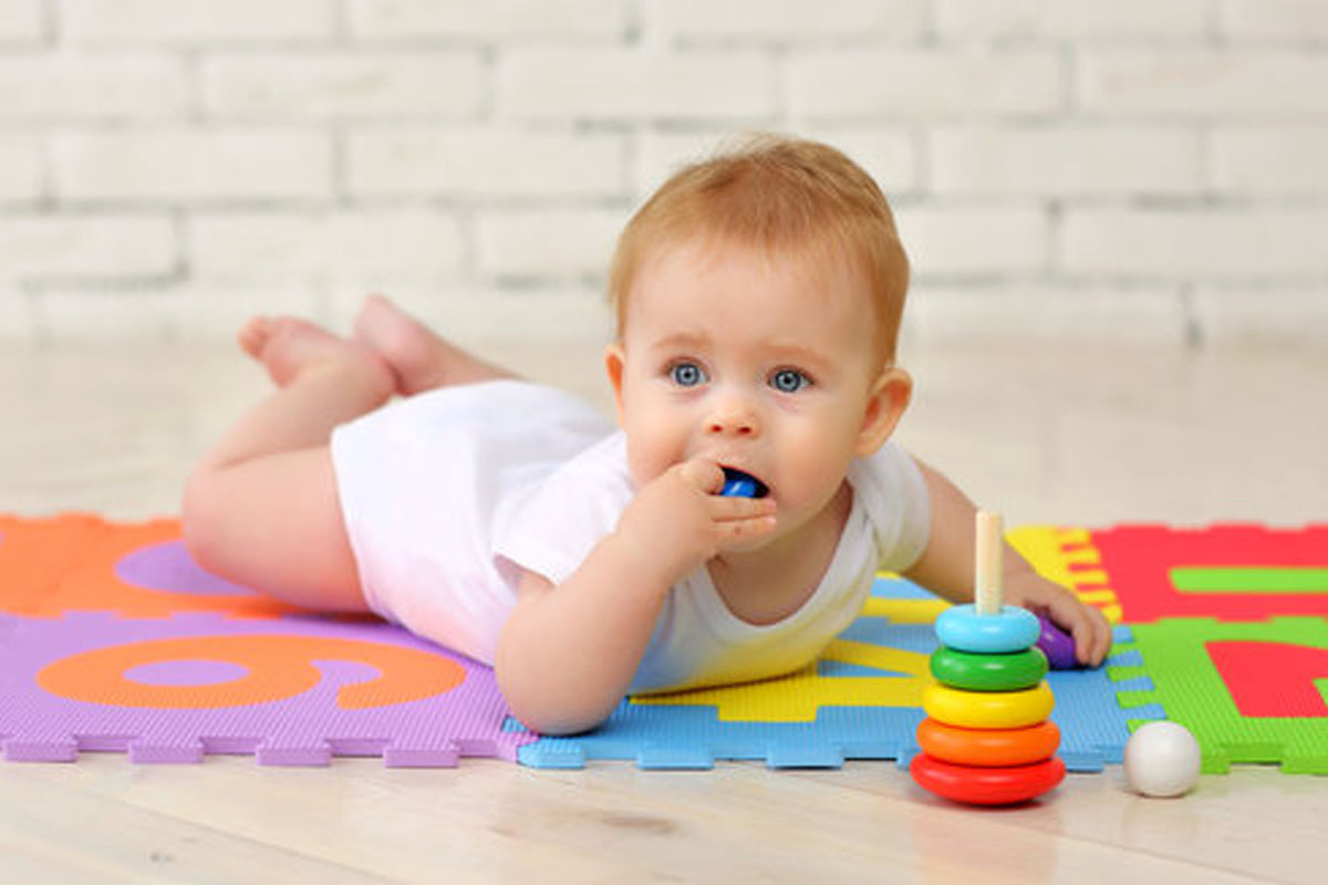 Toddler putting objects in mouth and choking risk