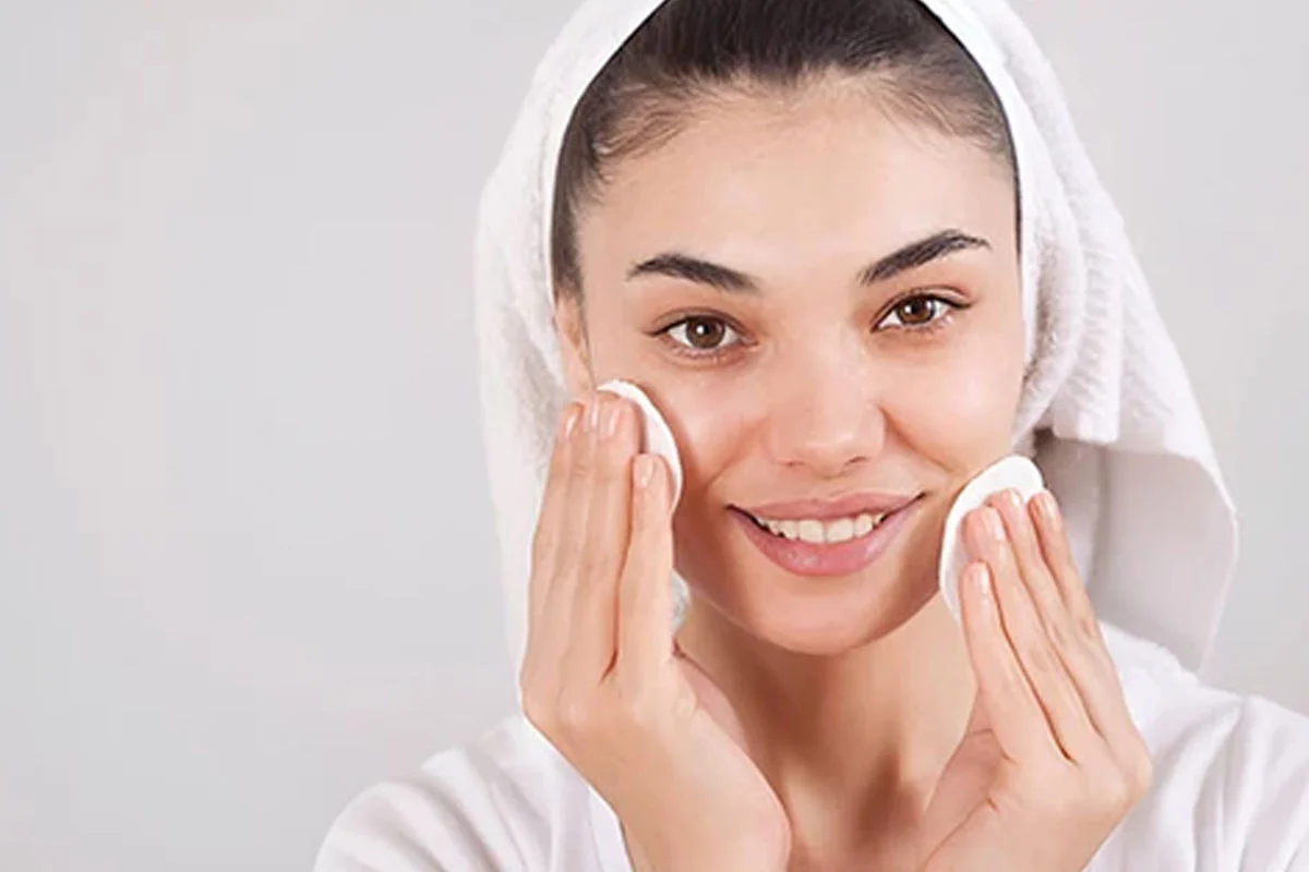 Durga Puja Skincare: 2 Easy Ways to Make and Use Rose Water