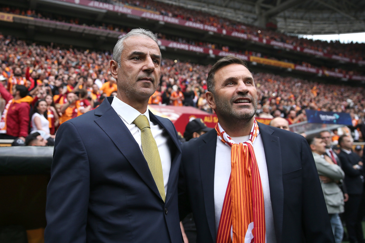 ISTANBUL, TURKEY - May 19: Head coach Okan Buruk of Galatasaray and Head coach Ismail Kartal of Fenerbahce look on prior to the Turkish Super League match between Galatasaray and Fenerbahce at Rams Park on May 19, 2024 in Istanbul, Turkey. (Photo by Ahmad Mora/Getty Images)