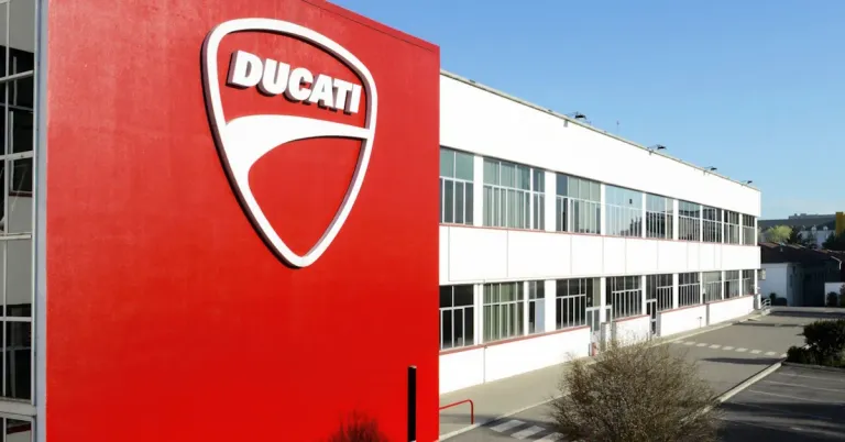 volkswagen planning to sell off ducati superbike brand.jpg
