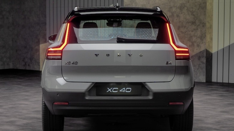 XC40 rear