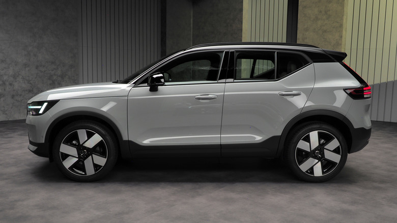2028 Volvo XC40 in profile