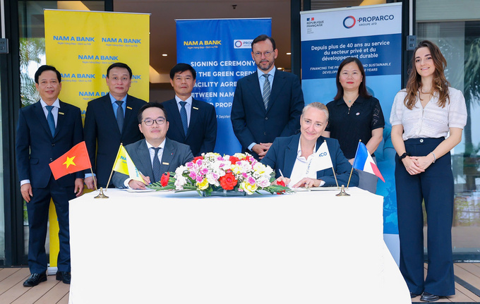 The signing ceremony was witnessed by AFD Country Director Julien Seillan and representatives of the two sides. Photo courtesy of the bank