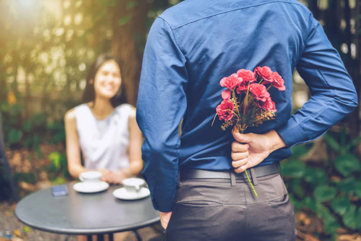 Relationship: Great Over Text, Awkward On The First Date? Here's why