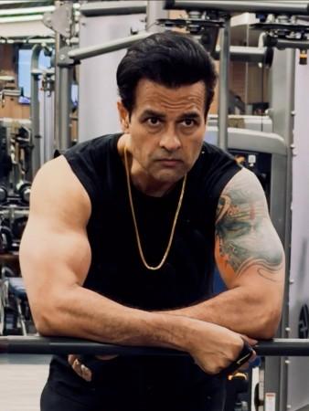 'Botox has frozen his brain': Naman Shaw slams Rohit Roy for calling TV a 'dustbin medium'