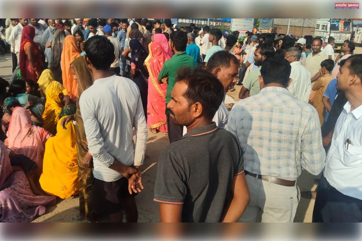 A 12-year-old student and a 55-year-old middle-aged man were crushed to death by a truck on the Varanasi-Rewa national road on Monday morning.