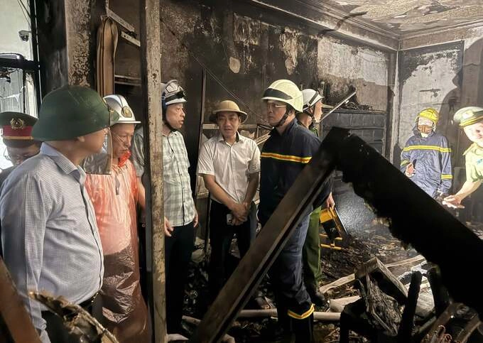 Major General Nguyen Hong Ky, Deputy Director of the City Police, directed the forces at the fire scene. Photo: Provided by police