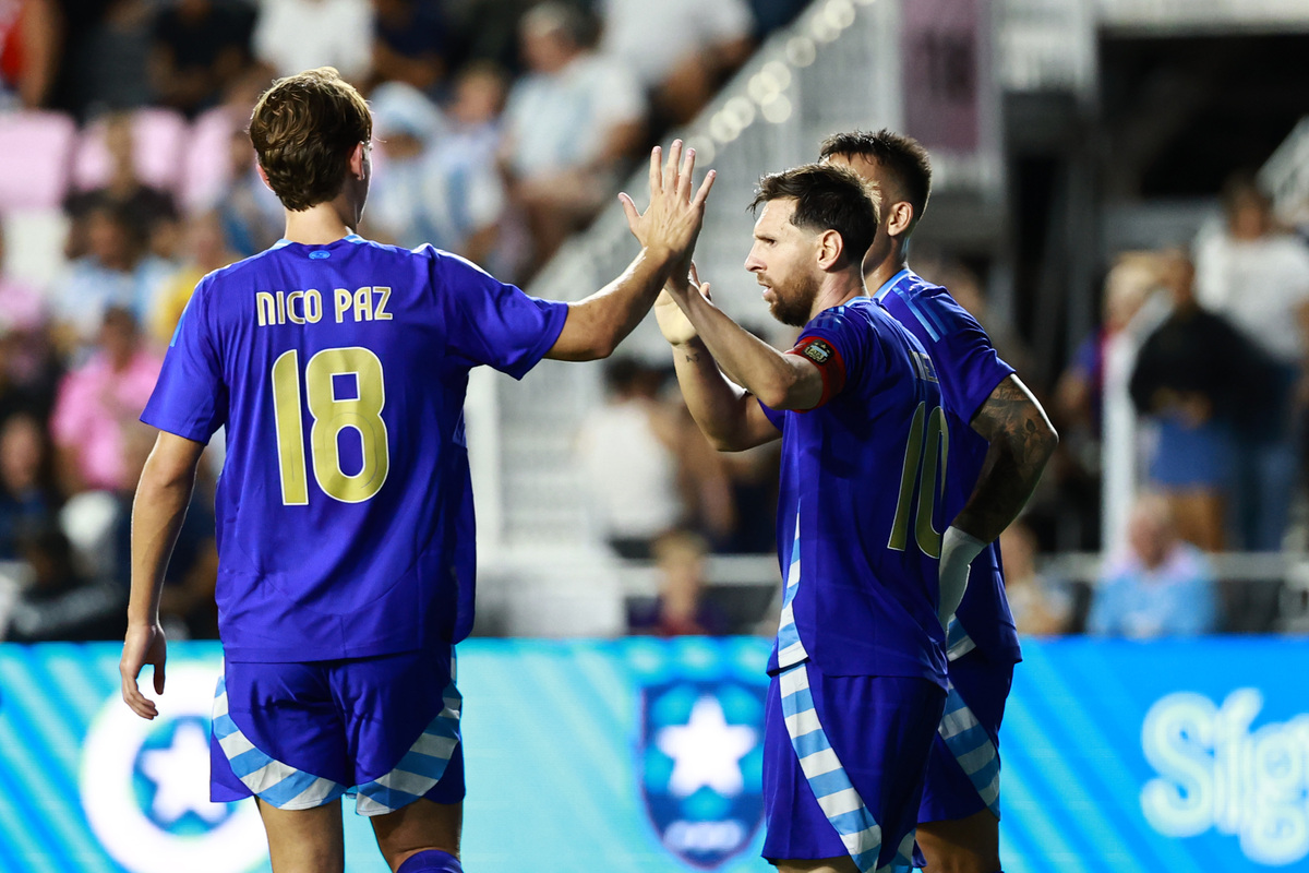 FORT LAUDERDALE, FLORIDA - OCTOBER 14: Lautaro Martínez of Argentina celebrates after scoring his team's sixth goal with teammates Lionel Messi and Nico Paz during the International Friendly match between Puerto Rico and Argentina at Chase Stadium on October 14, 2025 in Fort Lauderdale, Florida. (Photo by Carmen Mandato/Getty Images)
