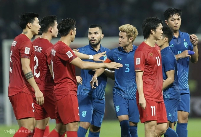 Theerathon Bunmathan (number 3) during Thailands 1-0 victory over Vietnam in the second leg of the 2022 AFF Cup final, at Thammasat Stadium, Thailand on Jan. 16, 2023. Photo by Read/Lam Thoa