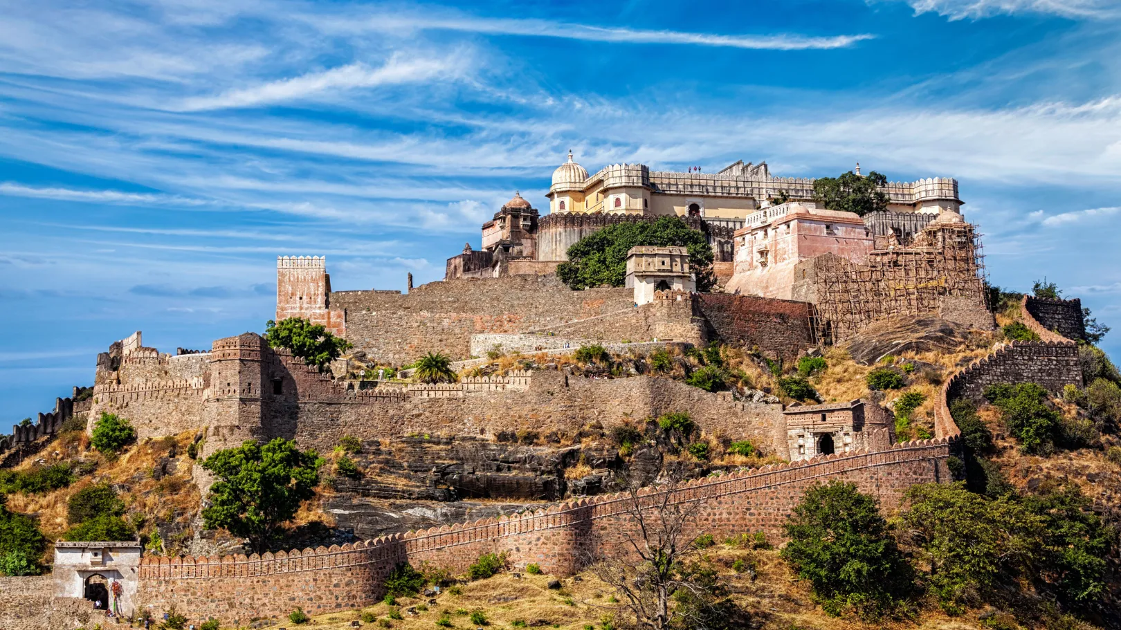 10 Mysterious Forts in India