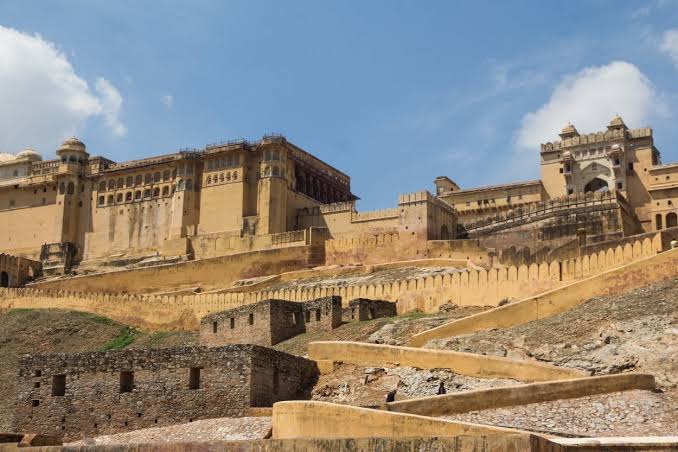 10 Mysterious Forts in India