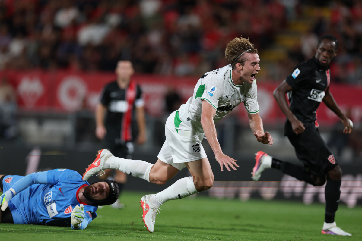 MONZA, ITALY - SEPTEMBER 18: Kristian Thorstvedt of Sassuolo and Noel Tornqvist of Monza in action during the Serie A match between AC Monza and US Sassuolo at U-Power Stadium on September 18, 2026 in Monza, Italy. (Photo by Claudio Villa/Getty Images)