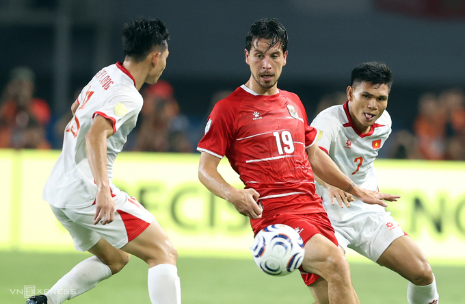 Indonesian midfielder of Dutch origin Thom Haye (number 19) during the 0-3 loss to Vietnam in the group stage of the ASEAN Cup, at Pakansari Stadium, Bogor, Indonesia, on Aug. 3, 2026. Photo by Read/Duc Dong