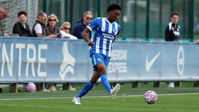 English-Filipino defender Isaiah Alakiu during a for Brighton & Hove Albion U21 in England in 2025. Photo by Brighton & Hove Albion FC
