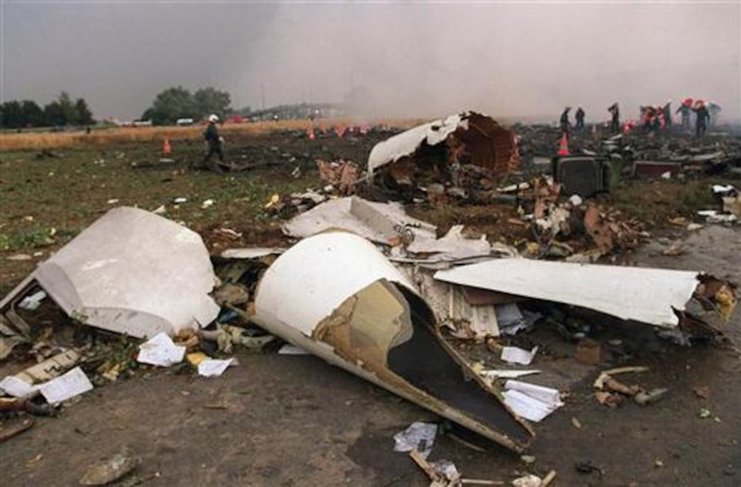 The nose and cabin of the Air France Concorde lie on the ground at the crash site in Gonesse, a Paris suburb, July 25, 2000. Photo by REUTERS/Stringer