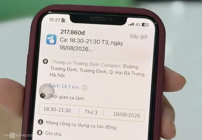 Payment for a cleaning shift appears immediately in a worker’s app. Photo by Hong Chieu.