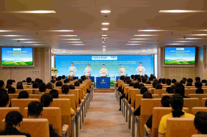 Representatives attend the signing ceremony between Nam A Bank and FMO. Photo courtesy of Nam A Bank