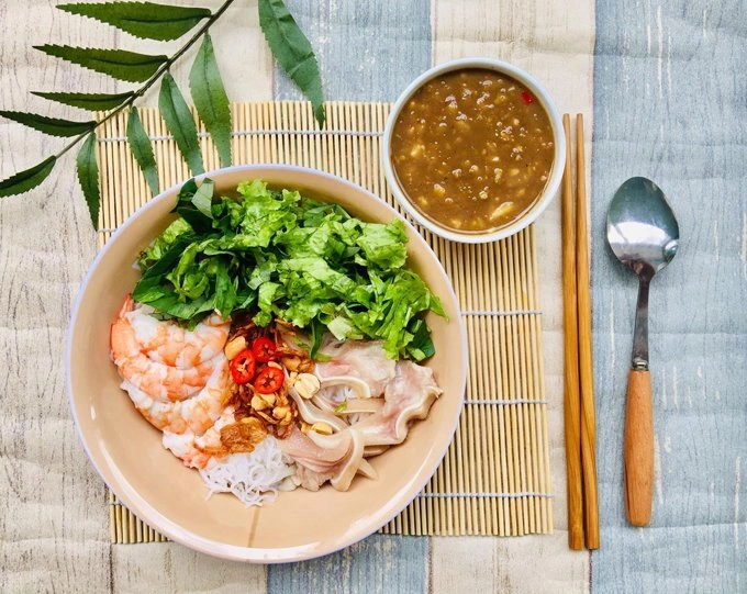 Mam nem pairs well with mixed noodle dishes. Photo by VnExpress
