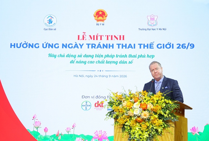 James Alexander, Country Head of the Pharmaceuticals Division at Bayer Vietnam, sharing speech at the event. Photo by Minh Minh