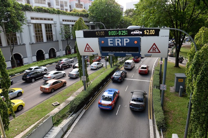 This photograph taken on May 31, 2016 shows motorists enter the central business district during morning peak period in Singapore. Photo by AFP