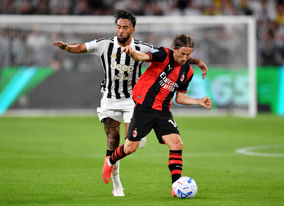 TURIN, ITALY - SEPTEMBER 06: Luka Modric of Milan runs with the ball under pressure from Nicolas Gonzalez of Juventus during the Serie A match between Juventus and AC Milan at Allianz Stadium on September 06, 2026 in Turin, Italy. (Photo by Valerio Pennicino/Getty Images)