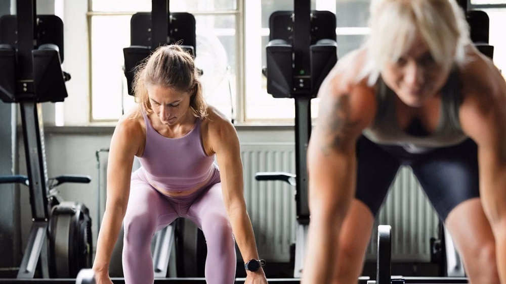 For heavy exercisers: According to experts, for people who lift heavy weights, do high-intensity exercises or exercise for long periods of time, it is better to eat light and easily digestible food first. This provides energy to the body and can help in avoiding problems like weakness or dizziness.