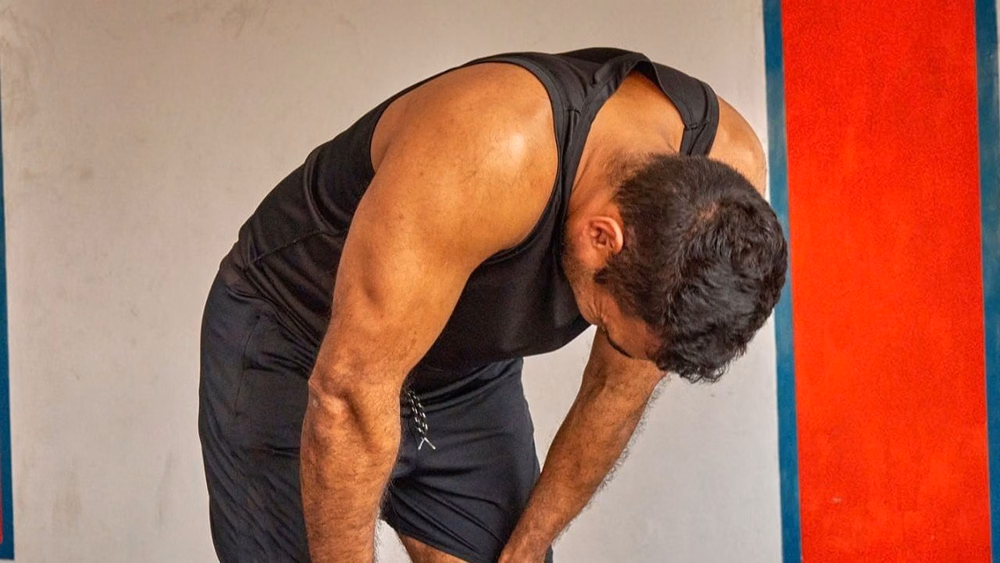 When should you not make this mistake?: If you feel dizzy, weak, nervous or extremely tired while exercising on an empty stomach, you should stop exercising immediately. People suffering from diabetes, low blood pressure or any other disease should consult a doctor before starting exercise on an empty stomach.